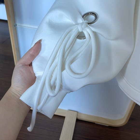 Caroline full of details Elegant hoodie - Picture 7 of 8